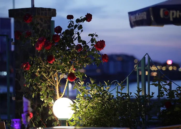 Отель Lozite 3*